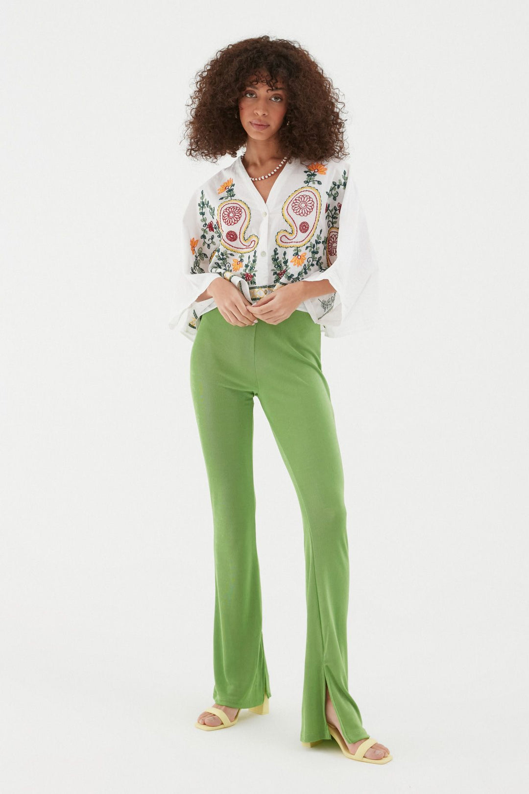 Nakış Detaylı Gömlek Beyaz