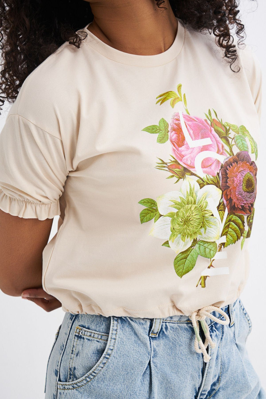 Önü Bağlamalı Kolları Fırfır Lastikli Tişört Açık Bej