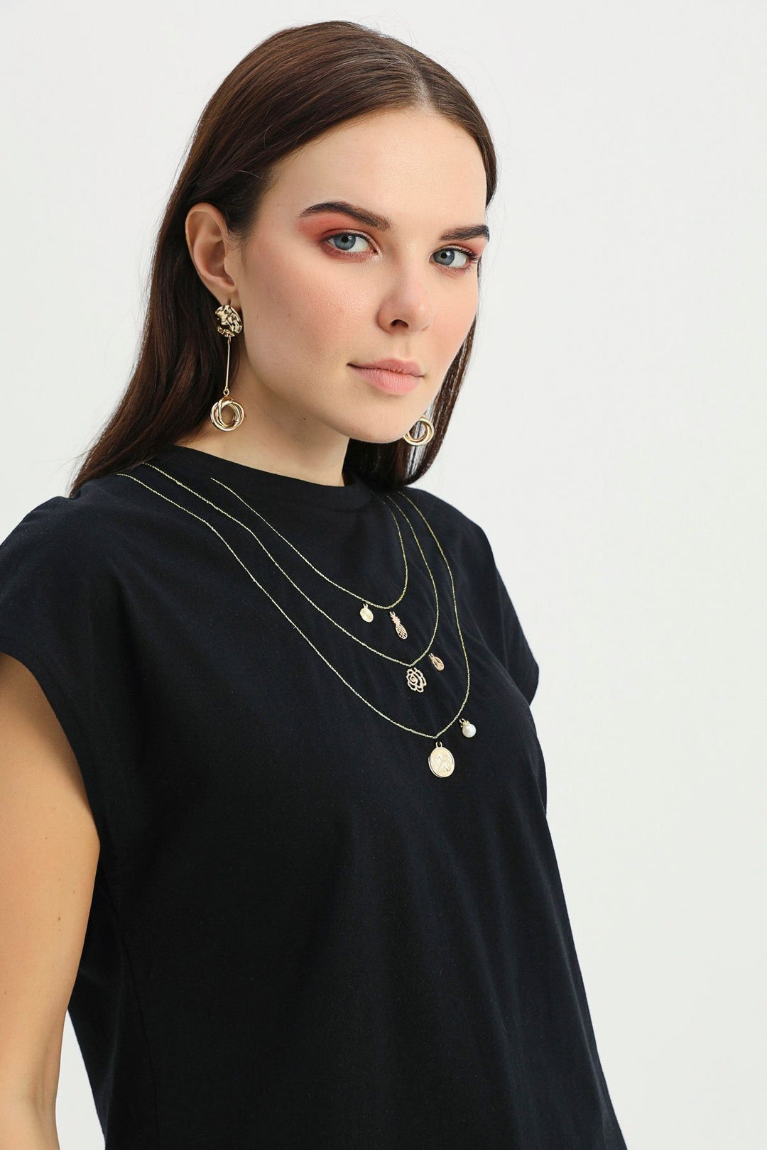 Necklace Accessory Detailed T-Shirt Black