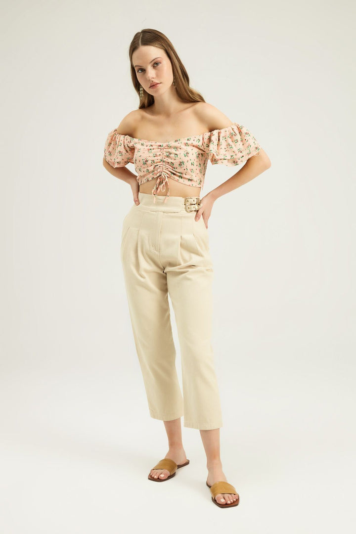 Çiçek Detaylı Büzgülü Crop Bluz Somon