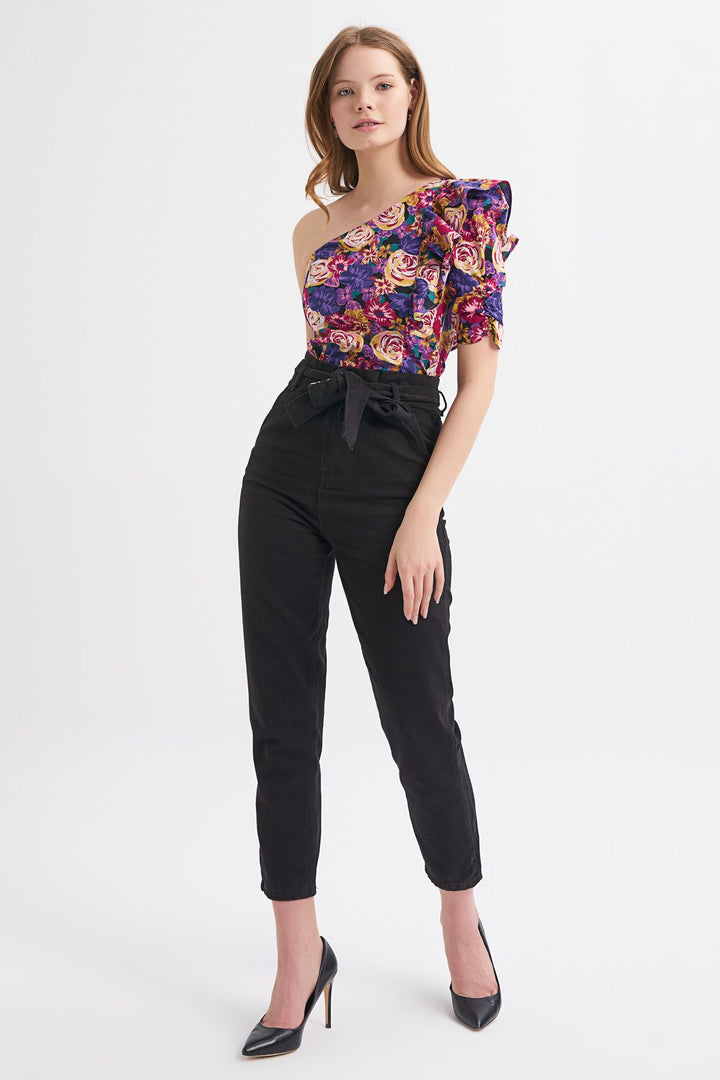 Çiçek Desenli Tek Omuz Fırfır Detaylı Bluz Mor