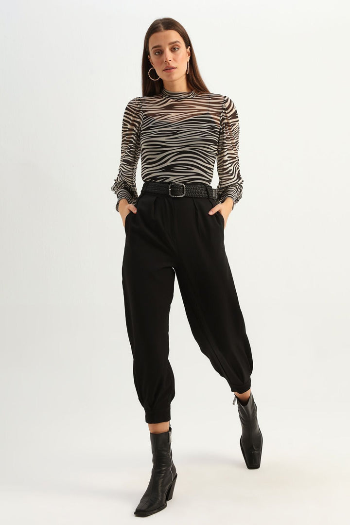 Kemerli Paçası Çıtçıtlı Pantolon Siyah