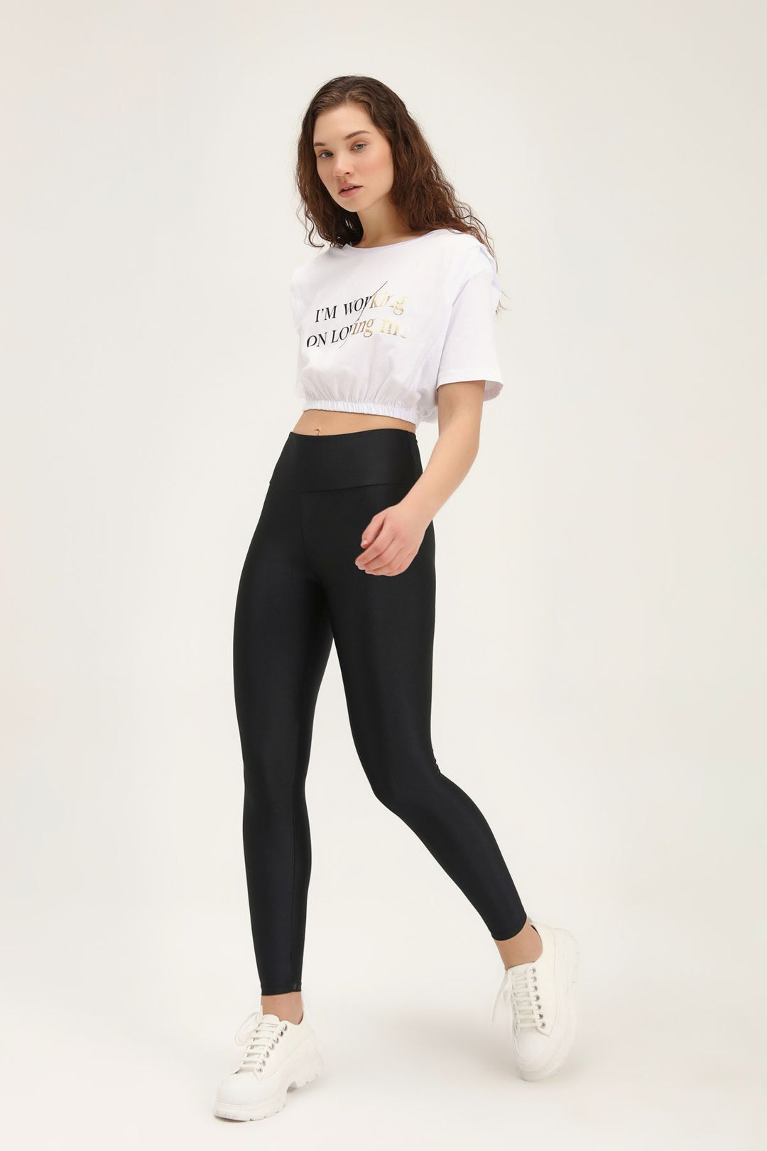 Sloganlı Vatkalı Crop Tişört Beyaz