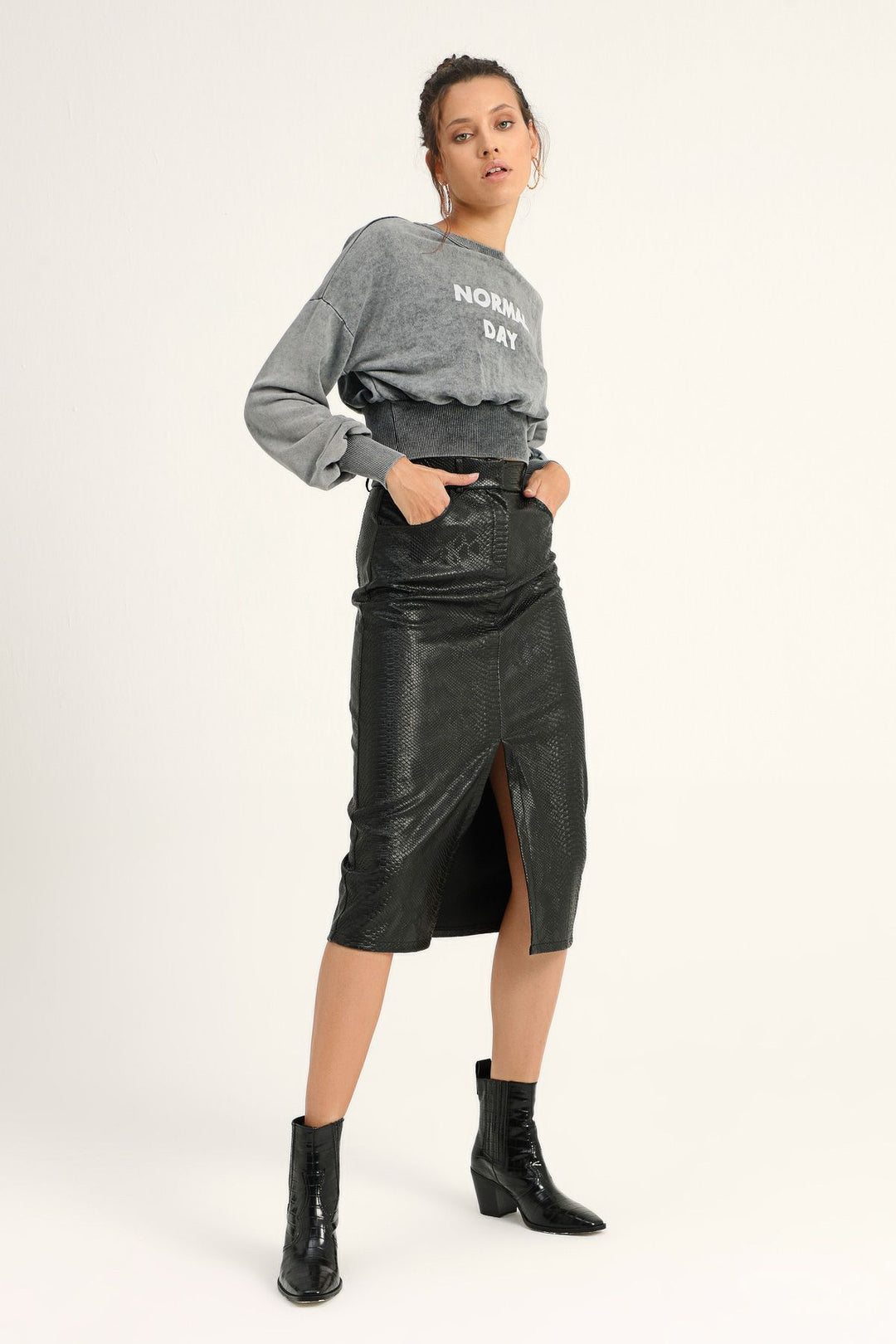 Slit Leather Skirt Black