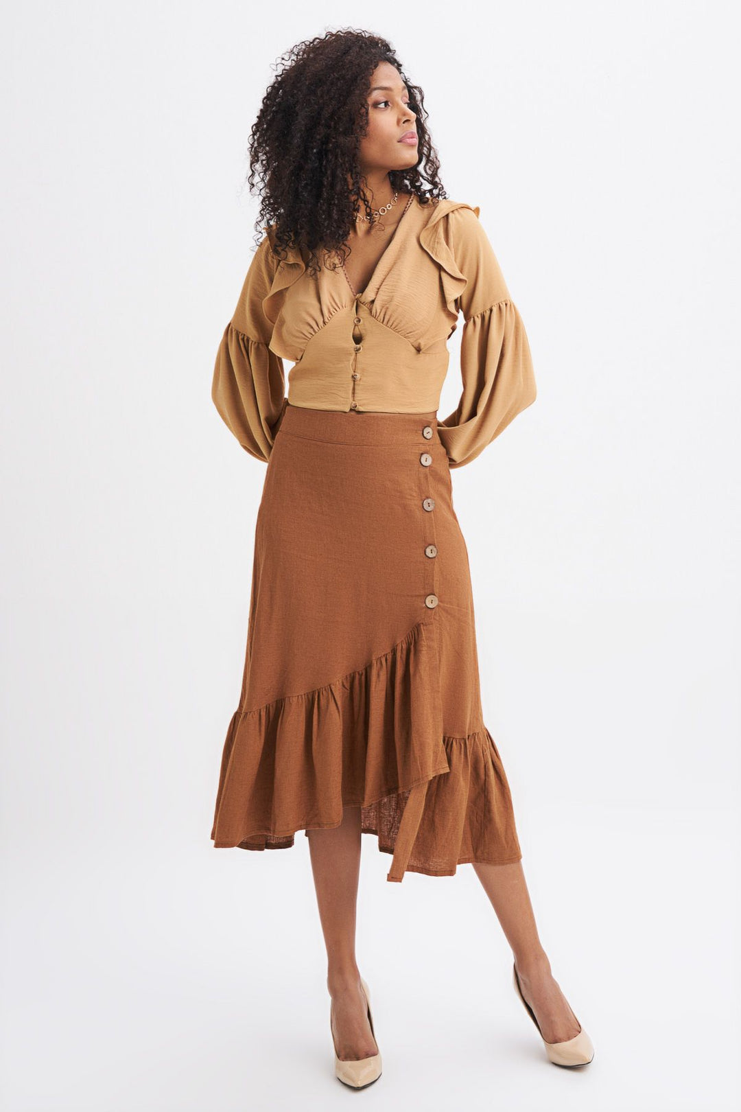 Önü Düğmeli V Yaka Fırfırlı Bluz Açık Camel