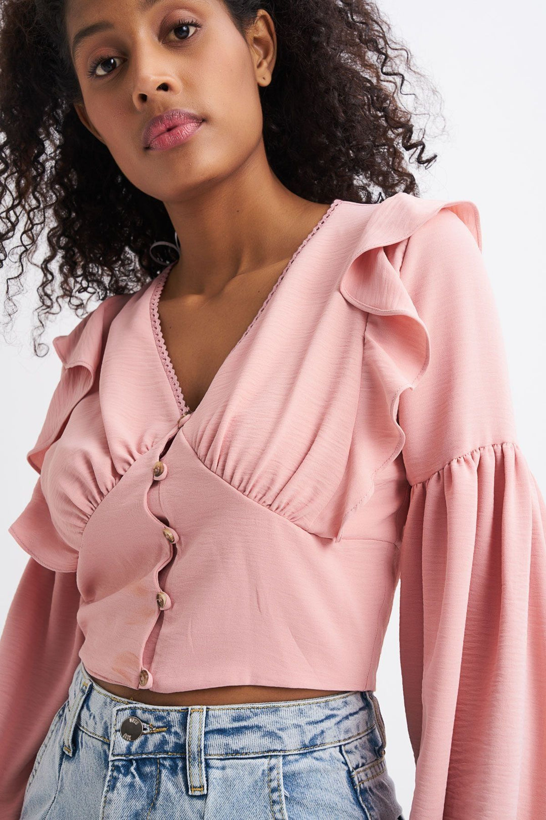 Önü Düğmeli V Yaka Fırfırlı Bluz Gül