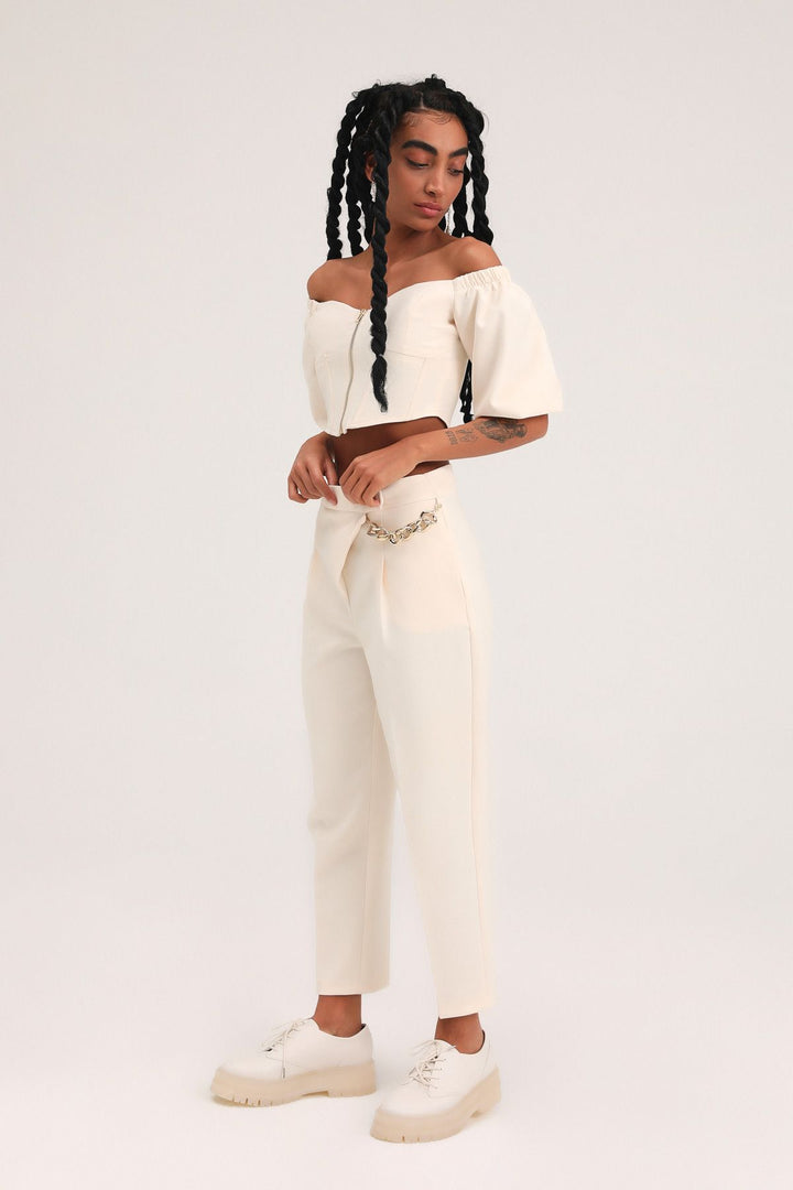 Zincir Aksesuarlı Yüksel Bel Pantolon Kemik