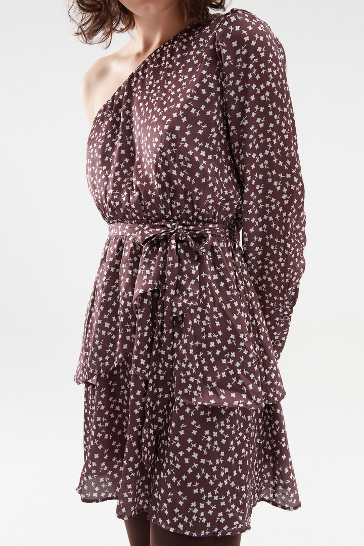 Tek Omuz Fırfırlı Mini Elbise Kahverengi