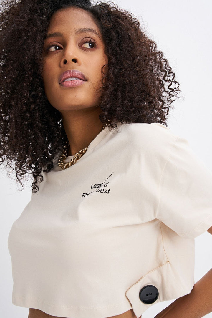 Düğme Detaylı Crop Tişört Açık Bej