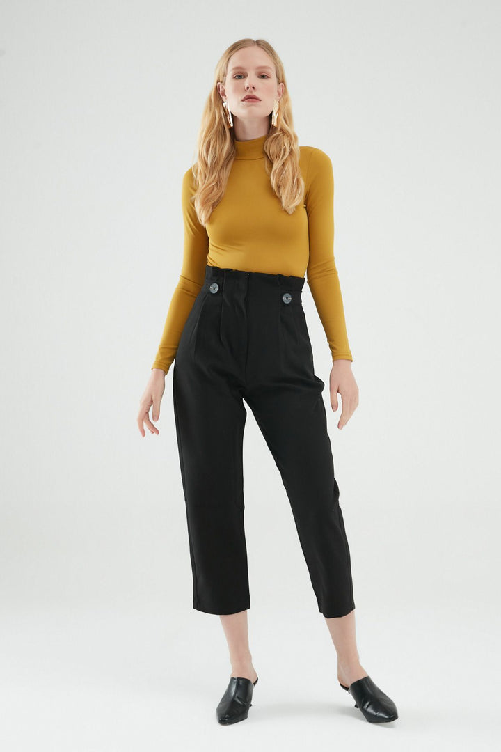 Düğme Aksesuarlı Yüksek Bel Pantolon Siyah