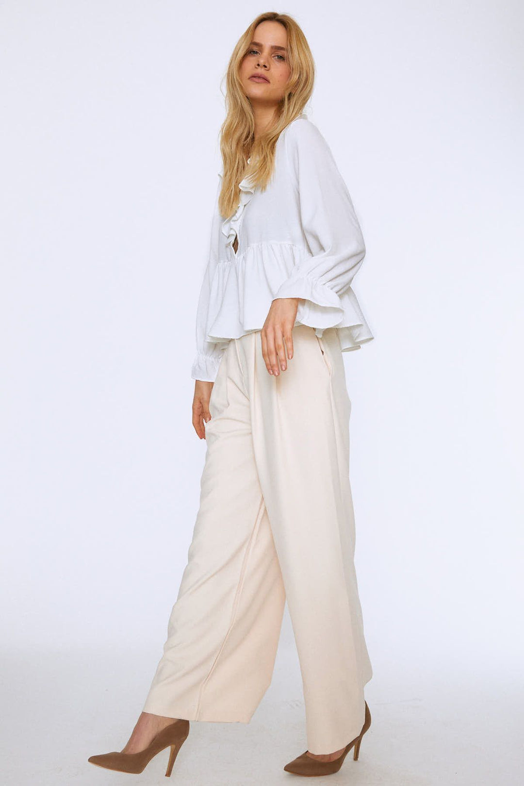 Önü Fırfırlı V Yaka Bluz Ekru