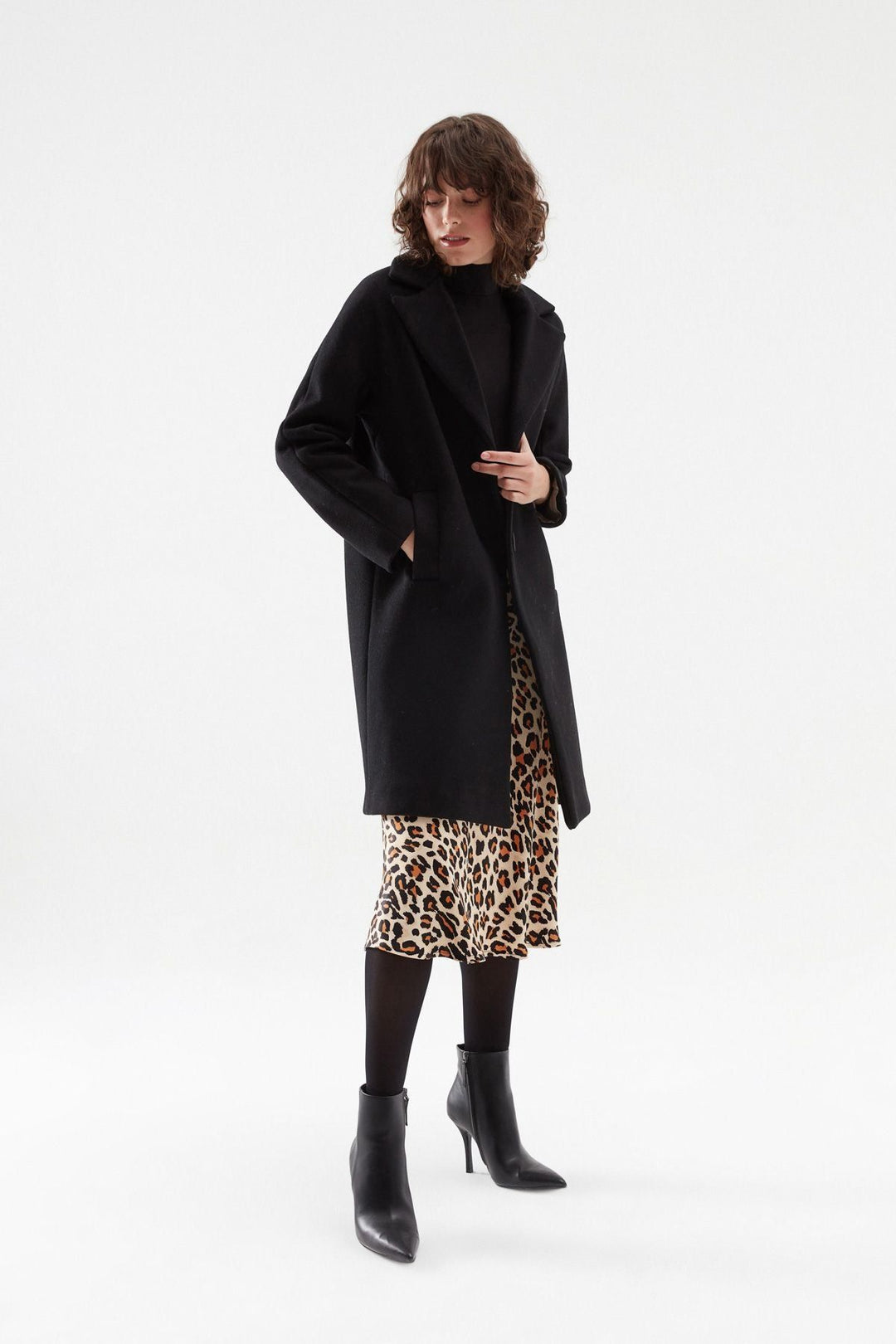 Buttoned Cachet Coat Black