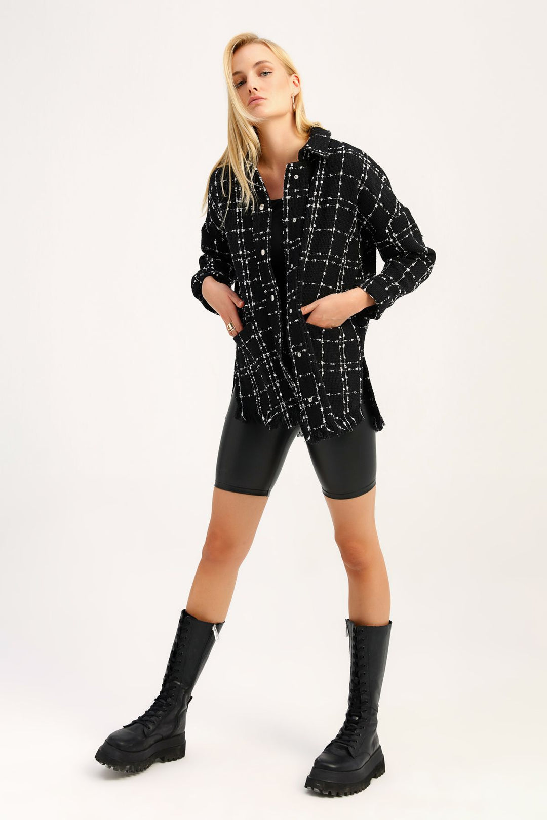 Püskül Detaylı Tüvit Gömlek Siyah