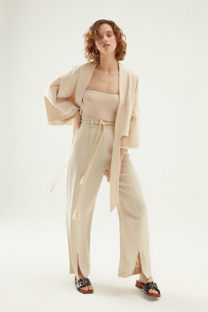 Arkası Nakışlı Püsküllü Kimono Bej