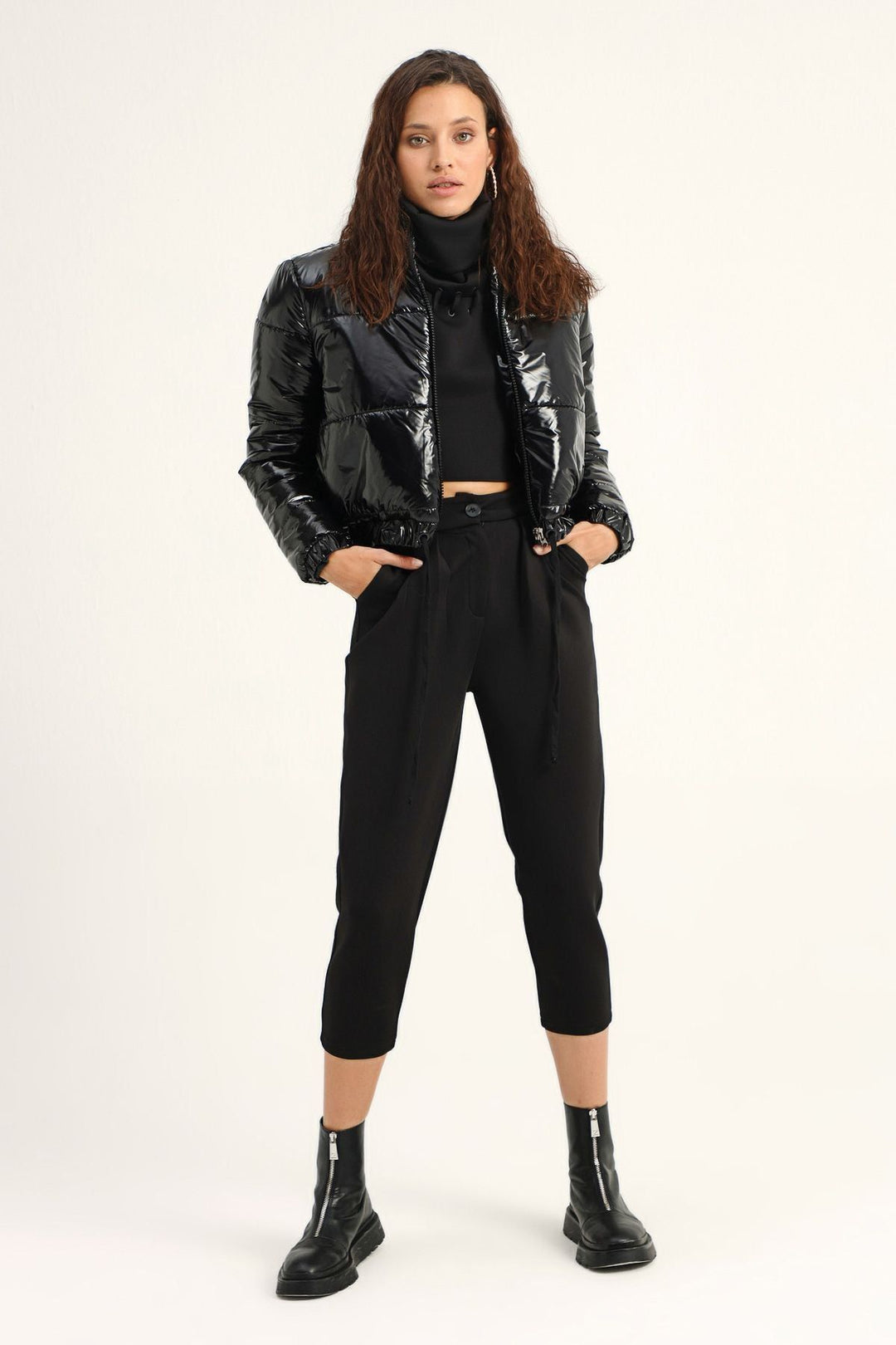 Şişme Parlak Mont Siyah