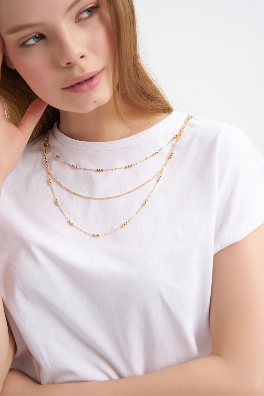 Kolye Aksesuar Detaylı Tişört Beyaz