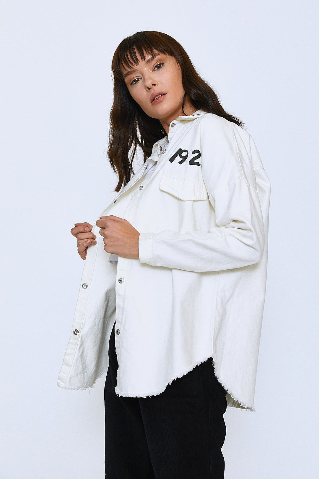 Arkası Baskılı Eteği Püsküllü Gömlek Beyaz