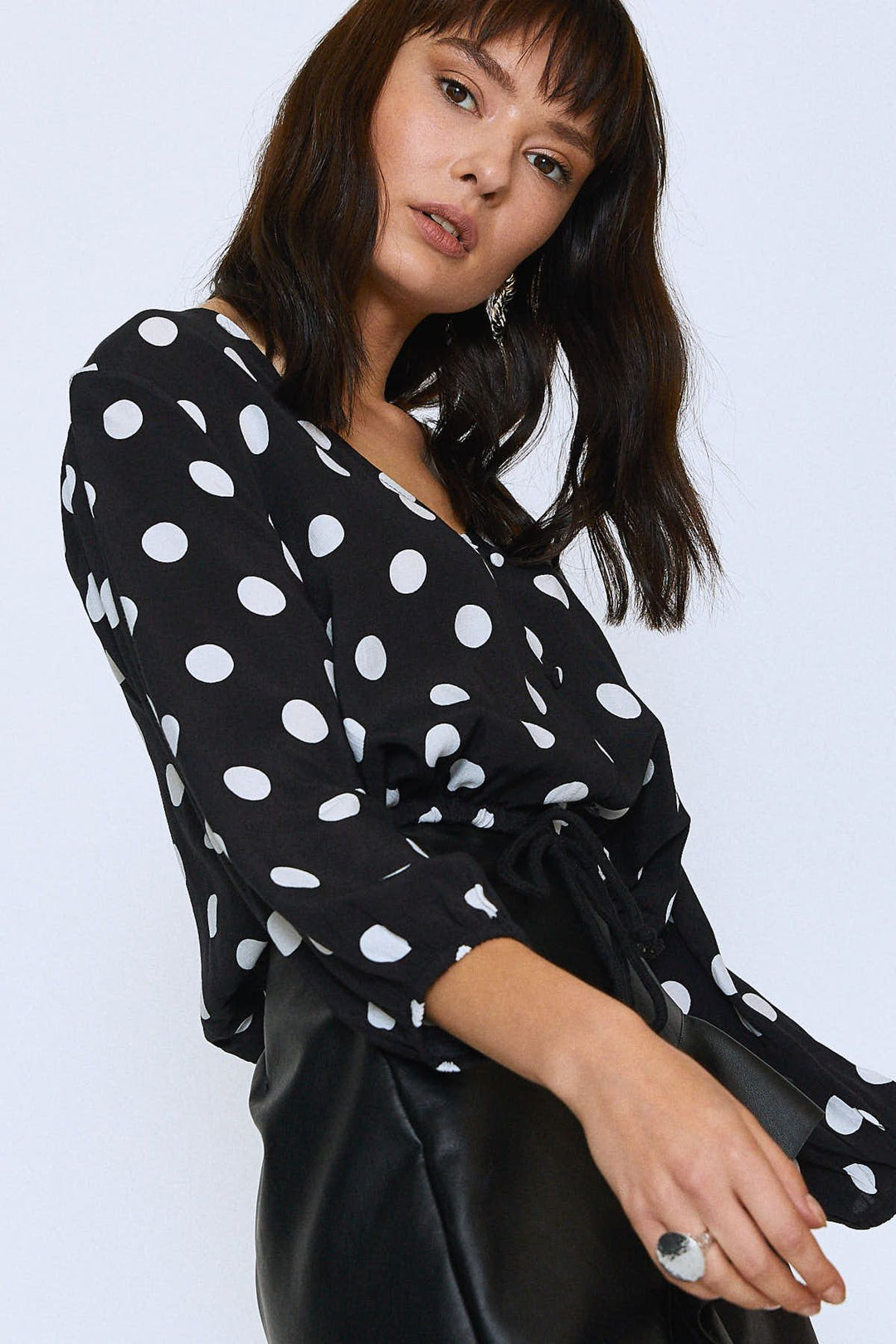 V Yaka Beli Büzgülü Bluz Siyah