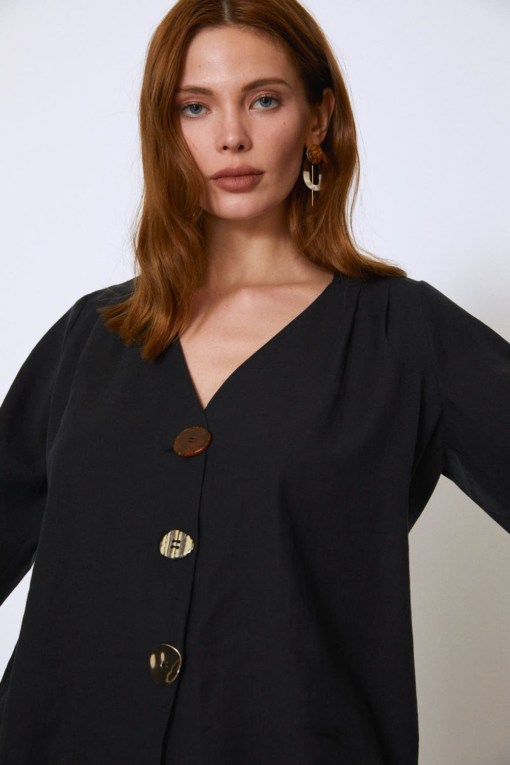 Buttoned V-Neck Shirt Black