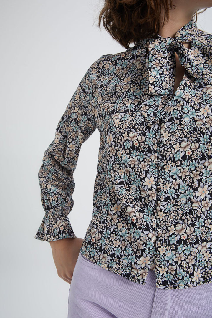 Patterned V-Neck Shirt Black