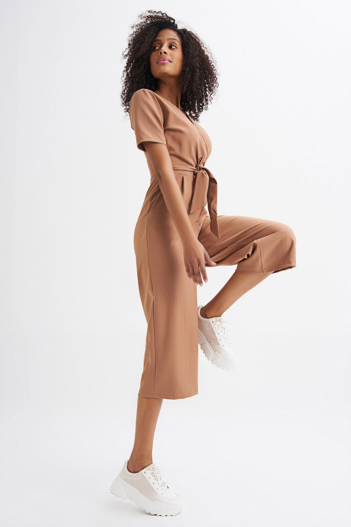 Kruvaze Beli Kuşaklı Tulum Camel