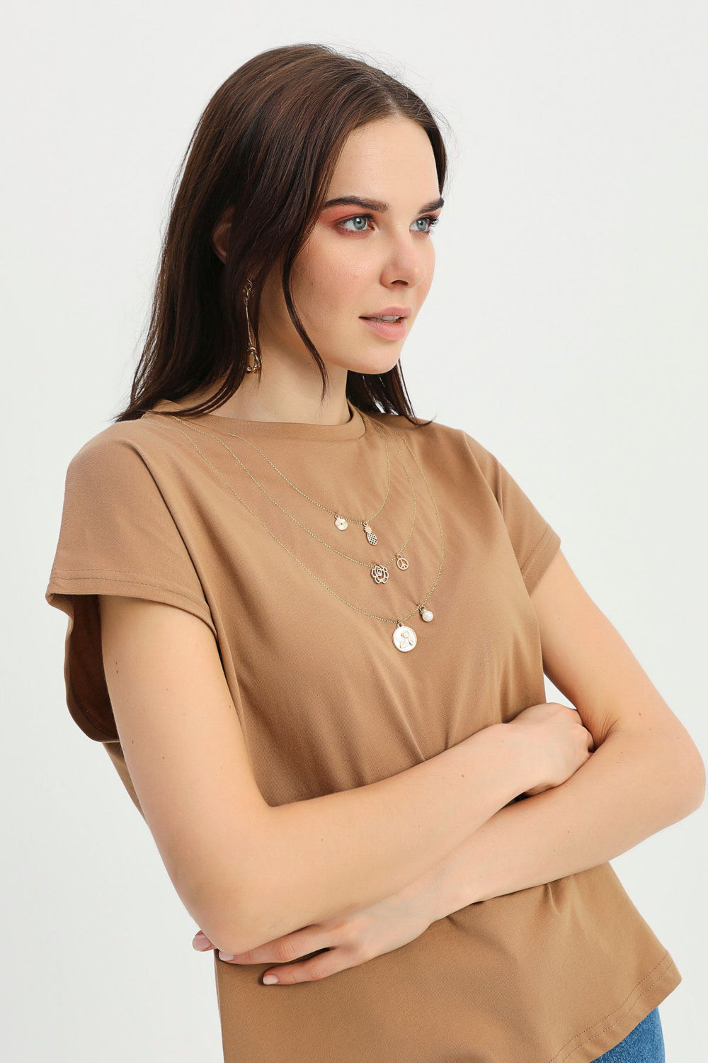 Necklace Accessory Detailed T-Shirt Brown