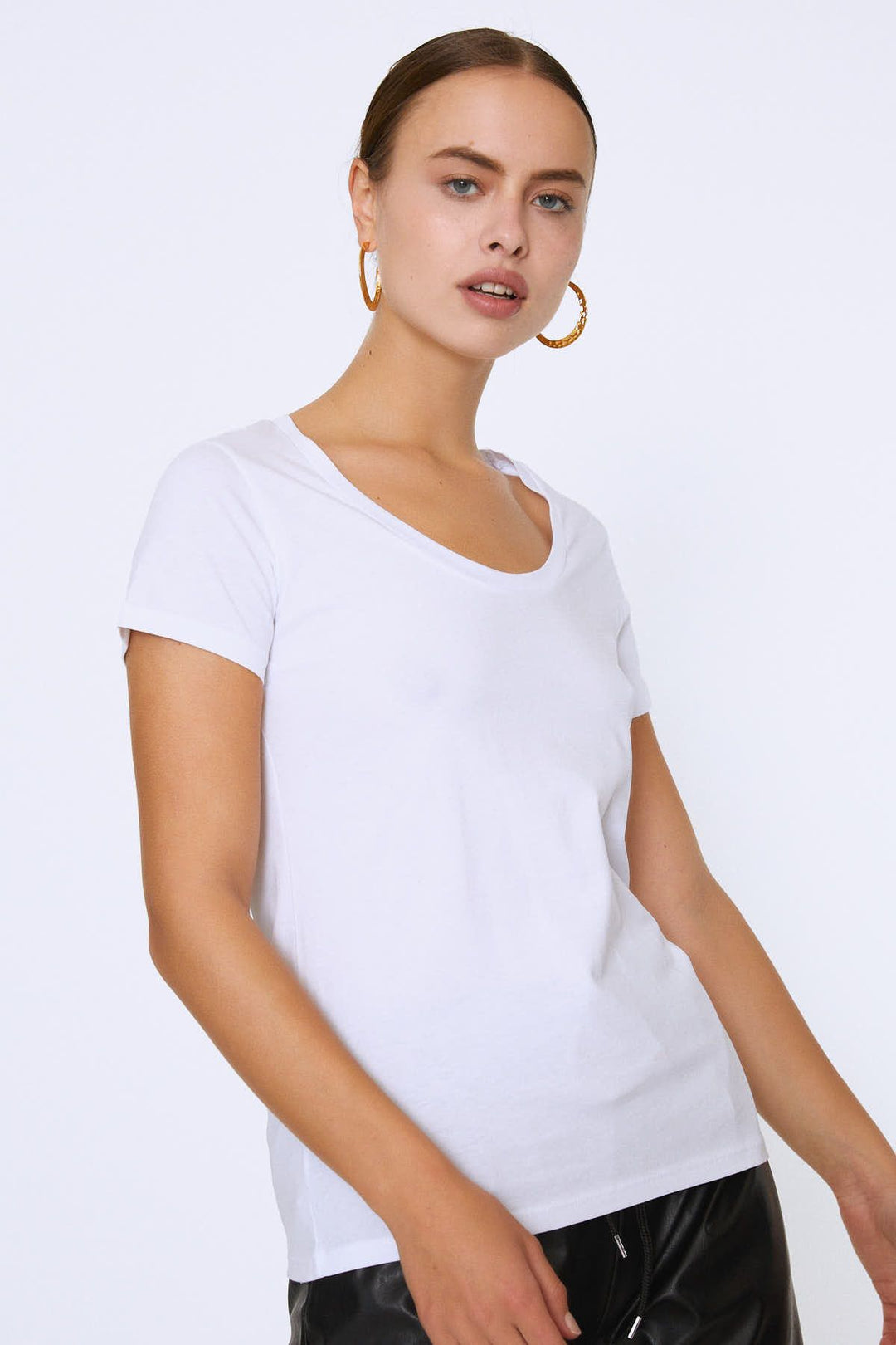 Geniş Yaka Basic Tişört Beyaz