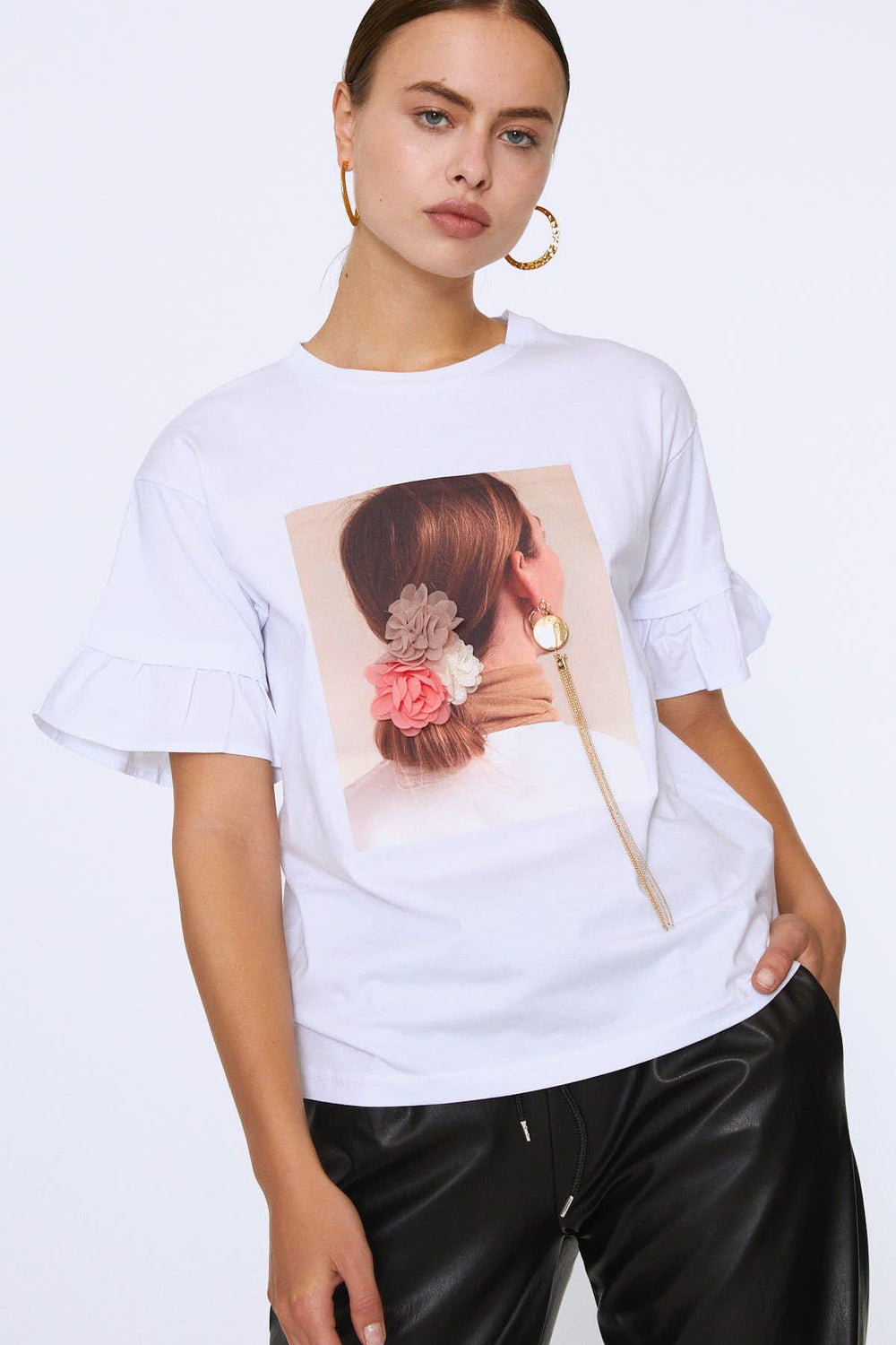 Önü Baskılı Kolları Fırfırlı Tişört Beyaz