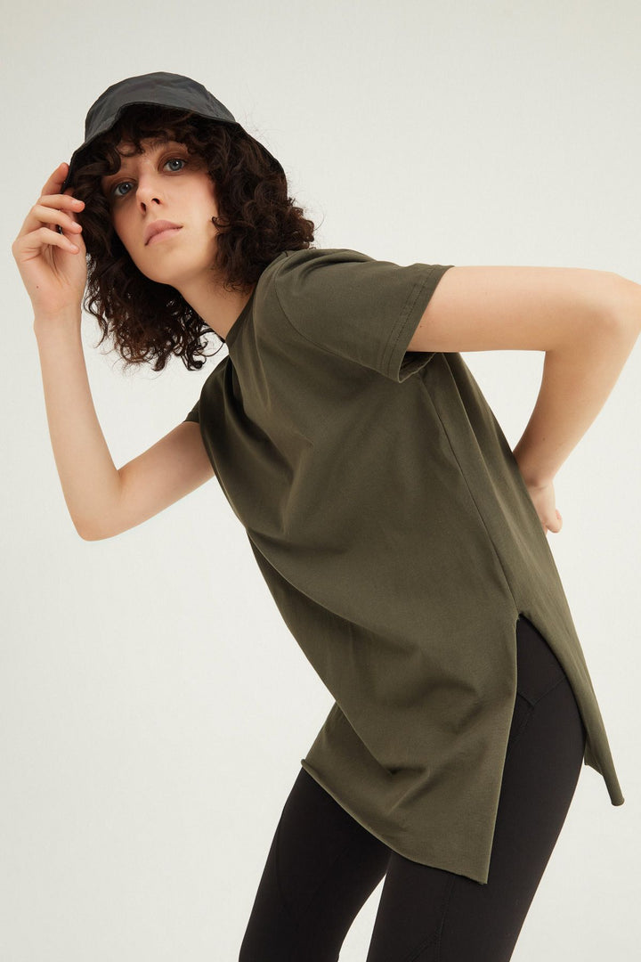 Bisiklet Yaka Yanı Yırtmaçlı Tişört Haki