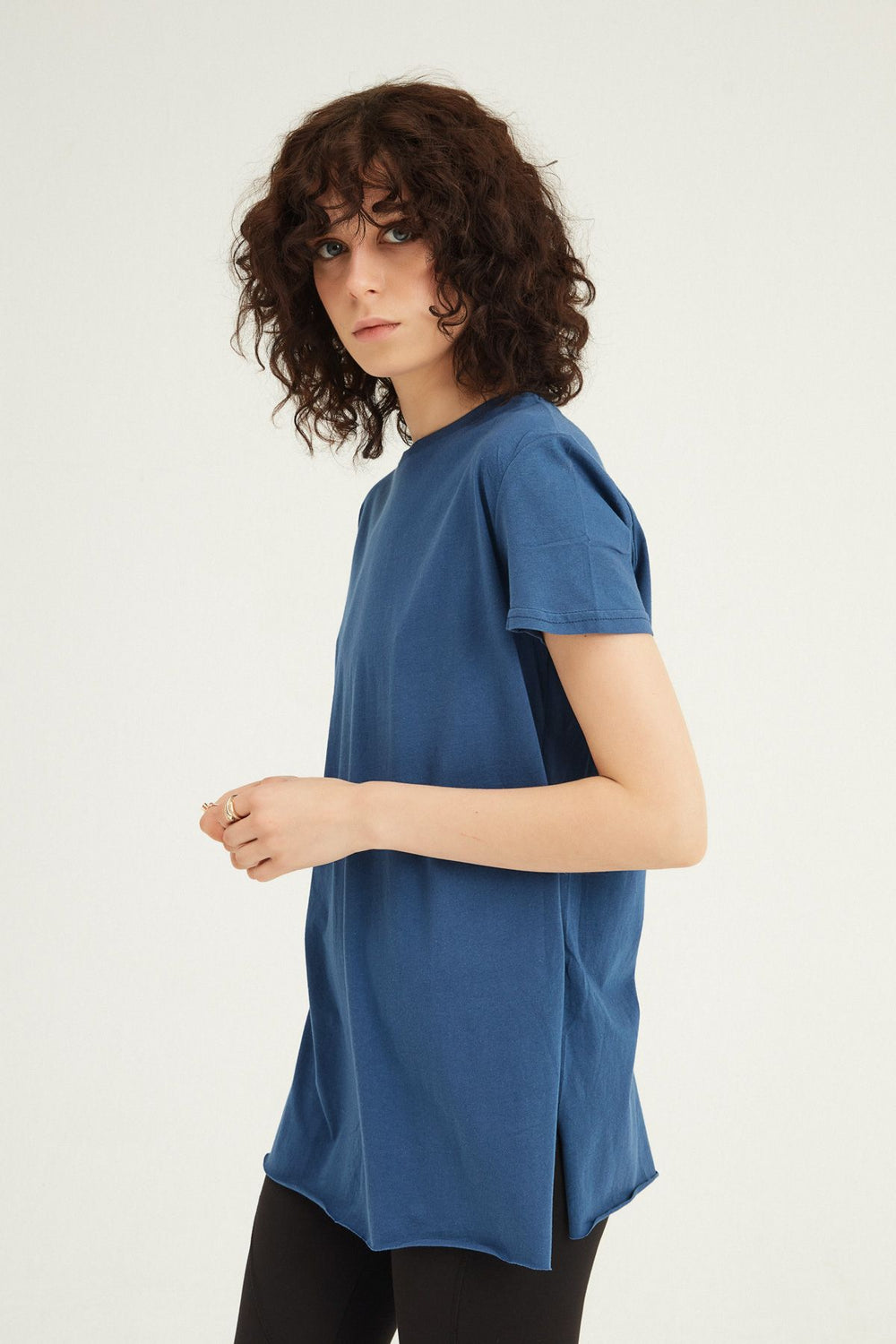 Bisiklet Yaka Yanı Yırtmaçlı Tişört İndigo