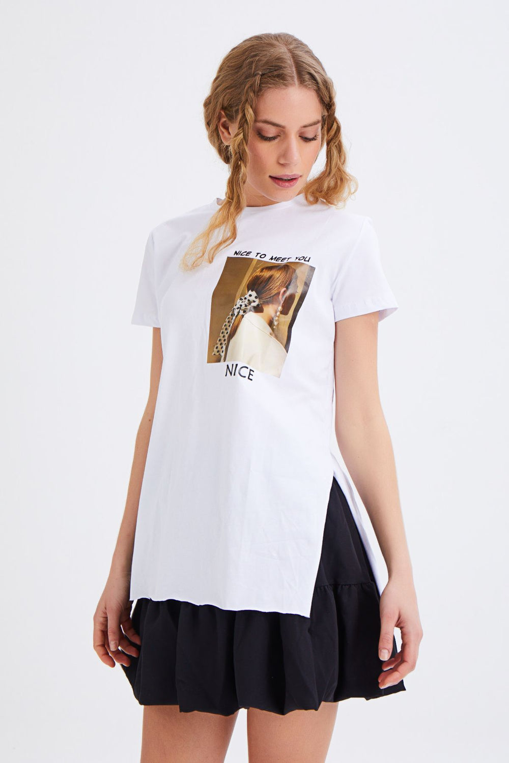 Yanı Yırtmaçlı Baskılı Tişört Beyaz