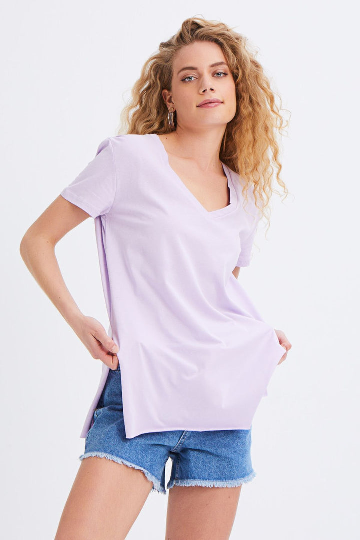 V Yaka Yanı Yırtmaçlı Tişört Lila