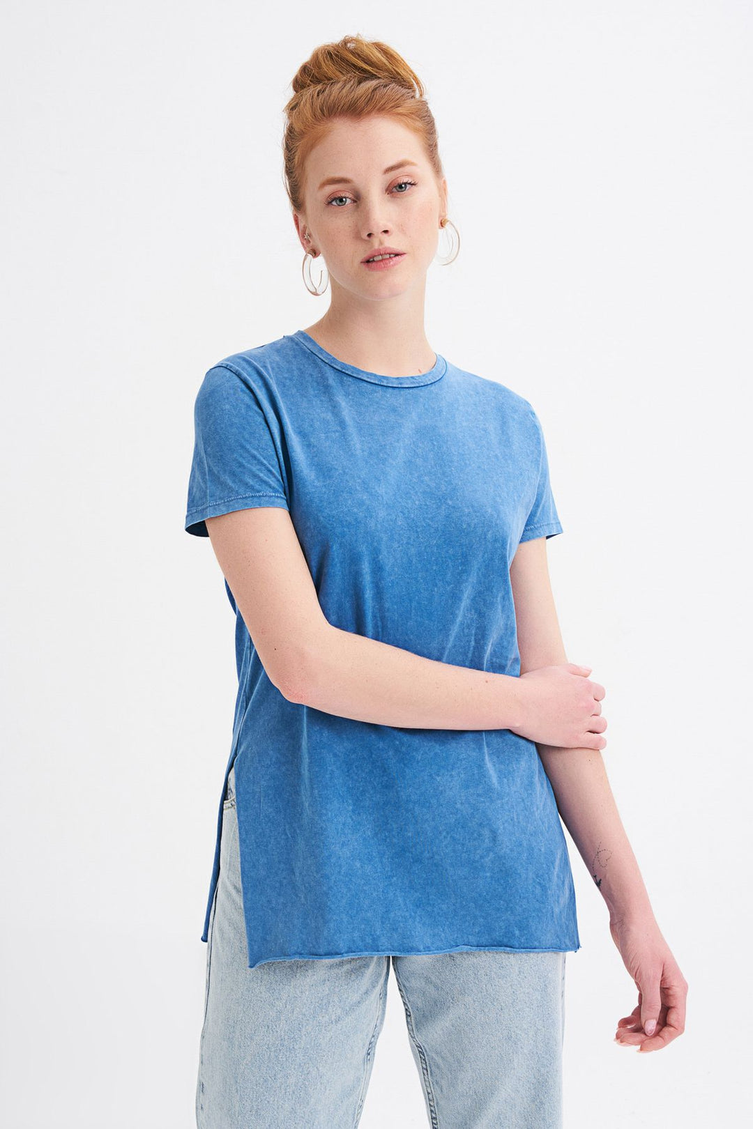 Yanı Yırtmaçlı Bisiklet Yaka Tişört İndigo