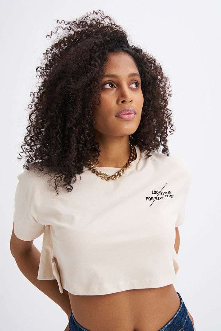 Düğme Detaylı Crop Tişört Açık Bej