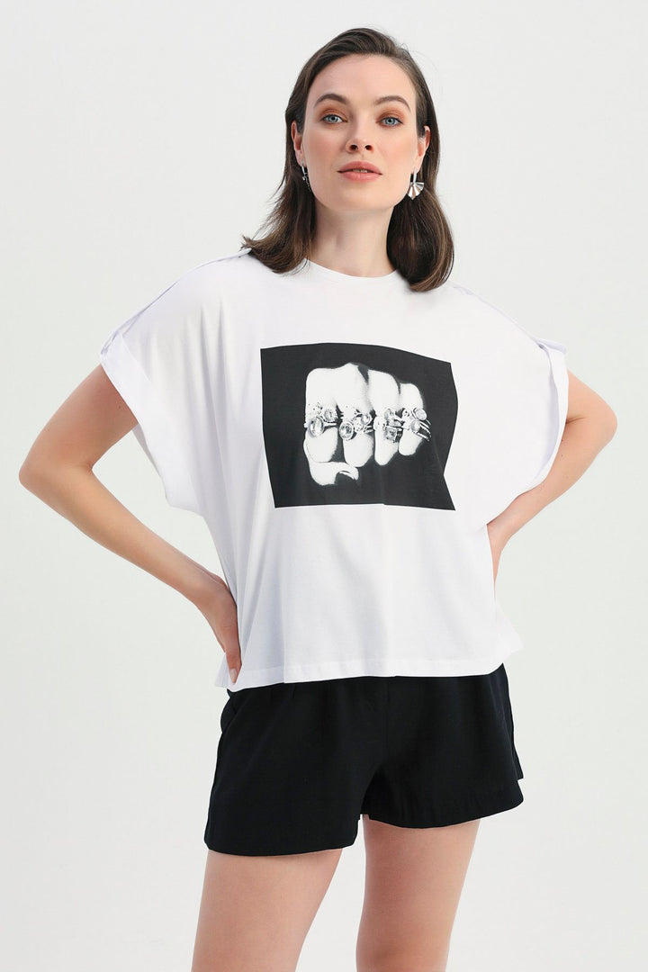 Apoletli Aksesuar Detaylı Baskılı Tişört Beyaz
