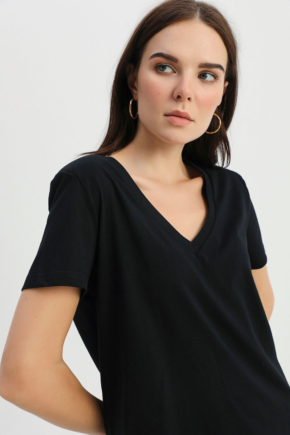 Vatkalı V Yaka Tişört Siyah