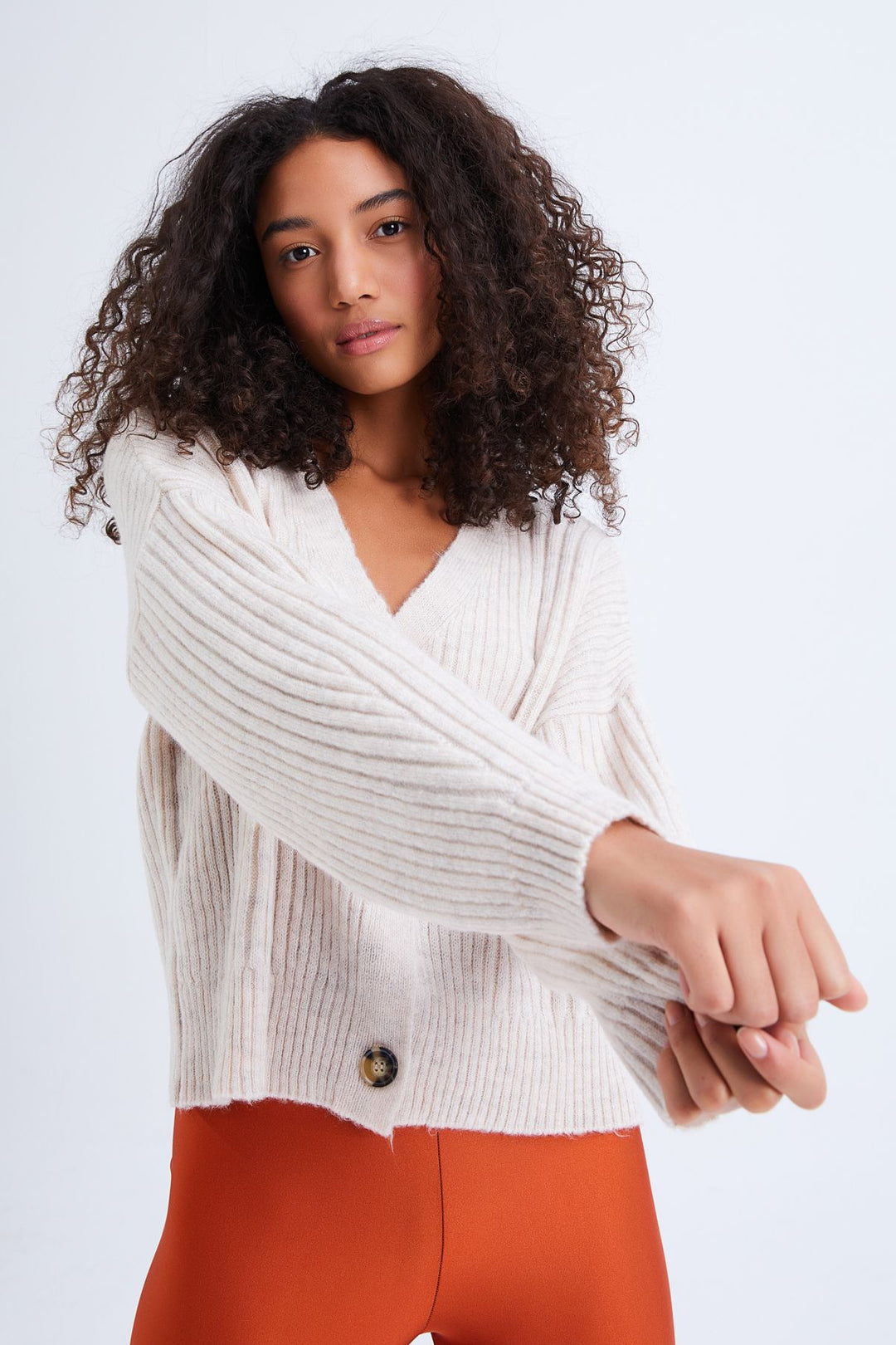 Düğmeli Hırka Taş