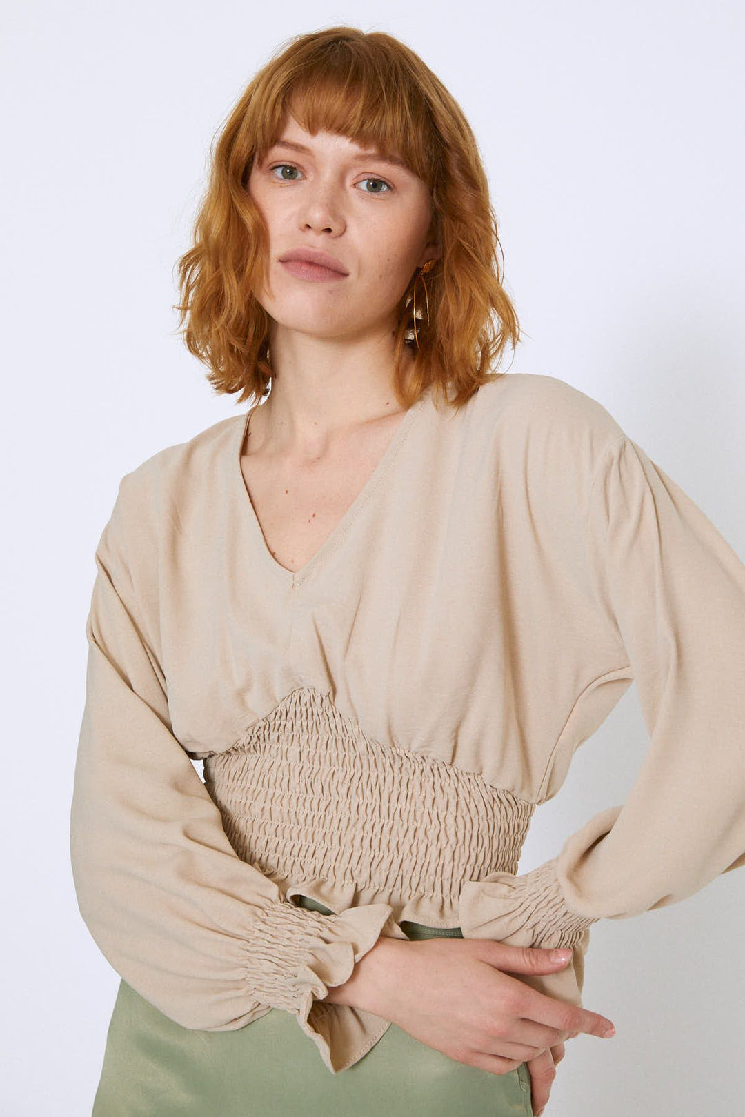 V-Neck Crop Blouse With Waist Gippe Beige