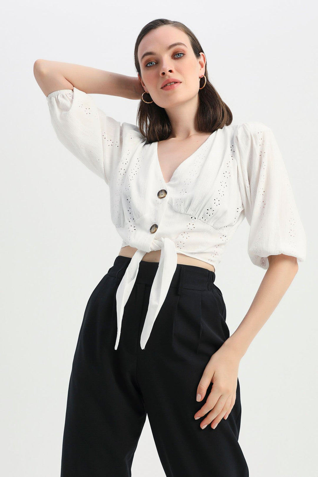 Vatkalı Önü Düğmeli V Yaka Bluz Ekru