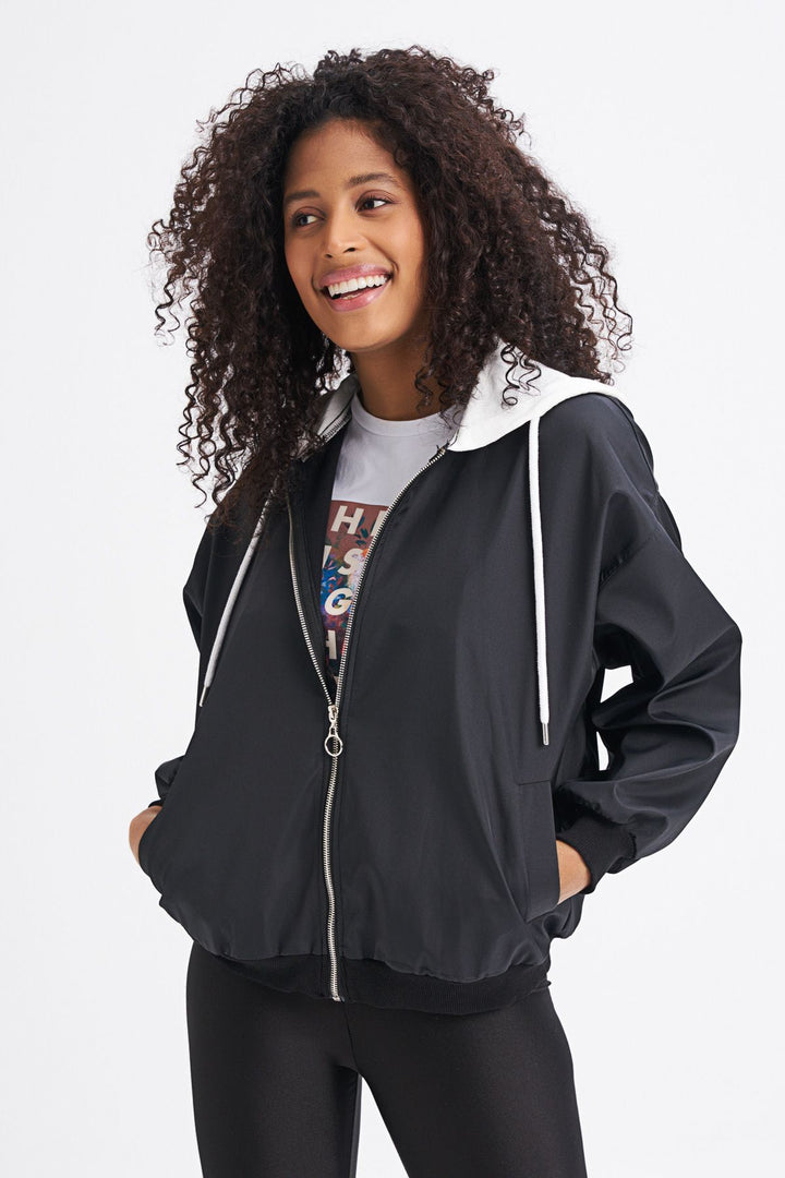 Arkası Baskılı Kapüşonlu Ceket Siyah