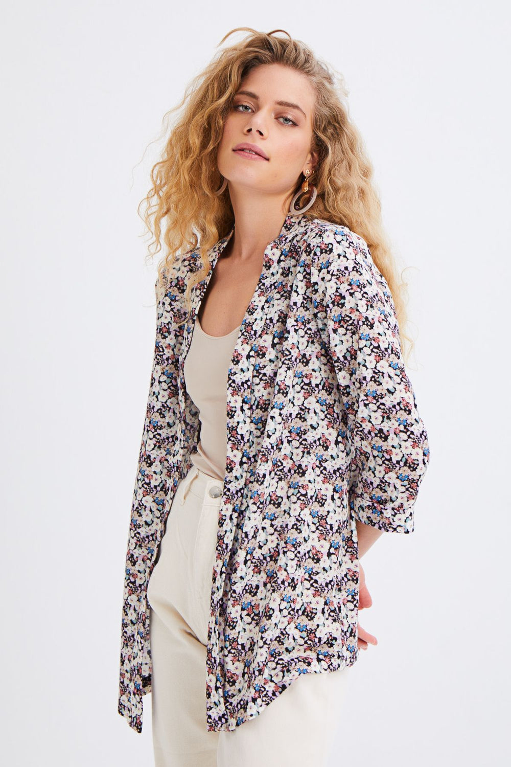 Çiçek Desenli Uzun Şal Yaka Ceket Siyah