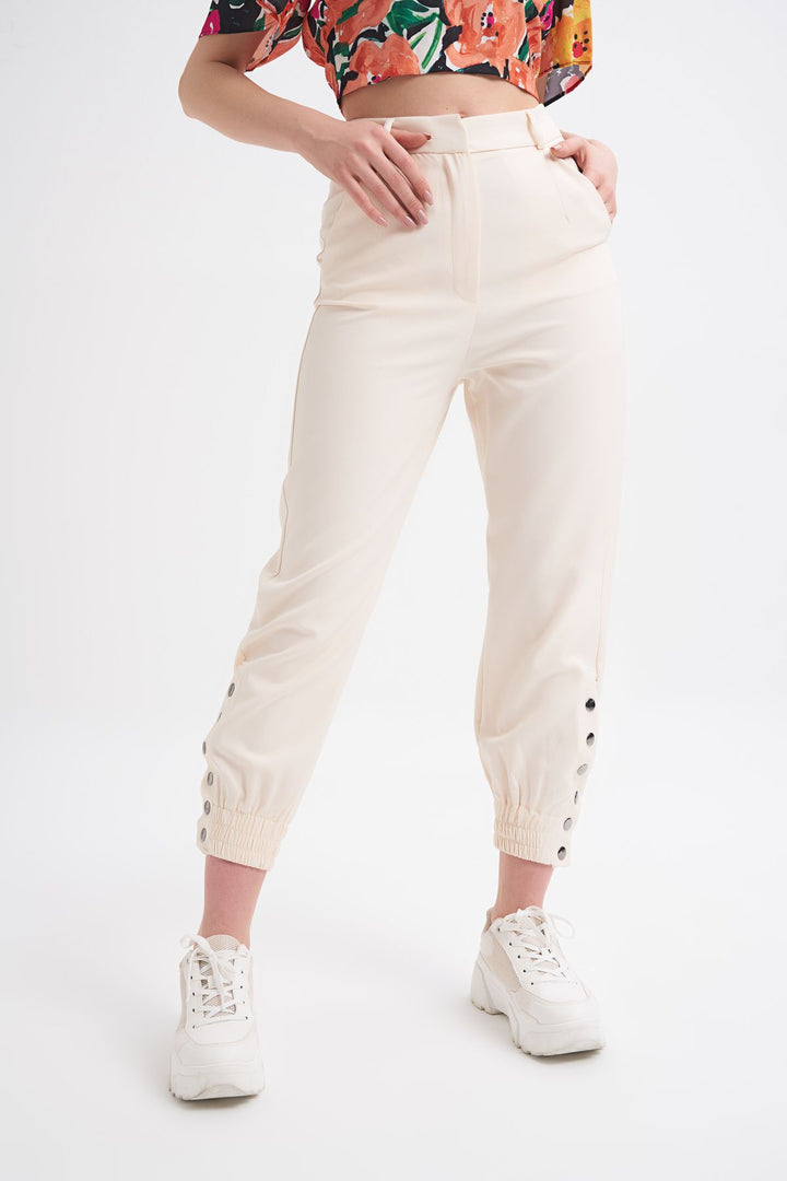 Paçası Çıtçıtlı Jogger Pantolon Kemik