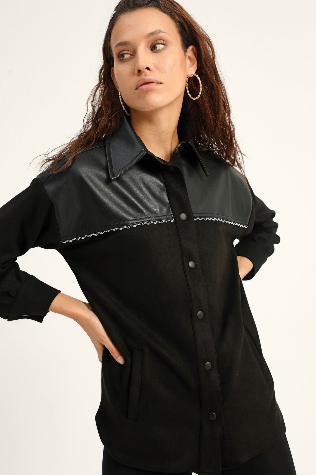Zincir Detaylı Deri Garnili Gömlek Siyah