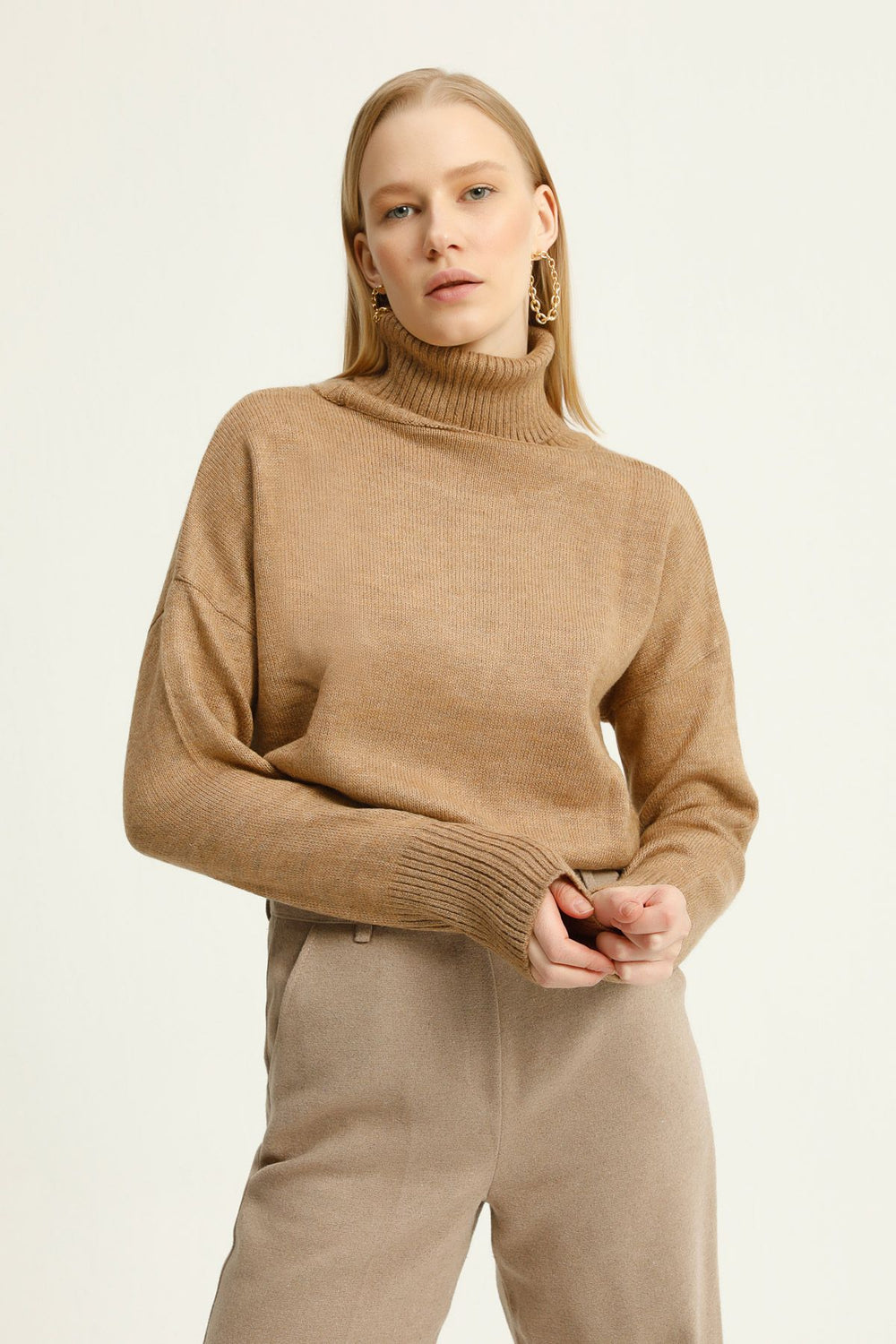 Turtleneck Loose Sweater Beige