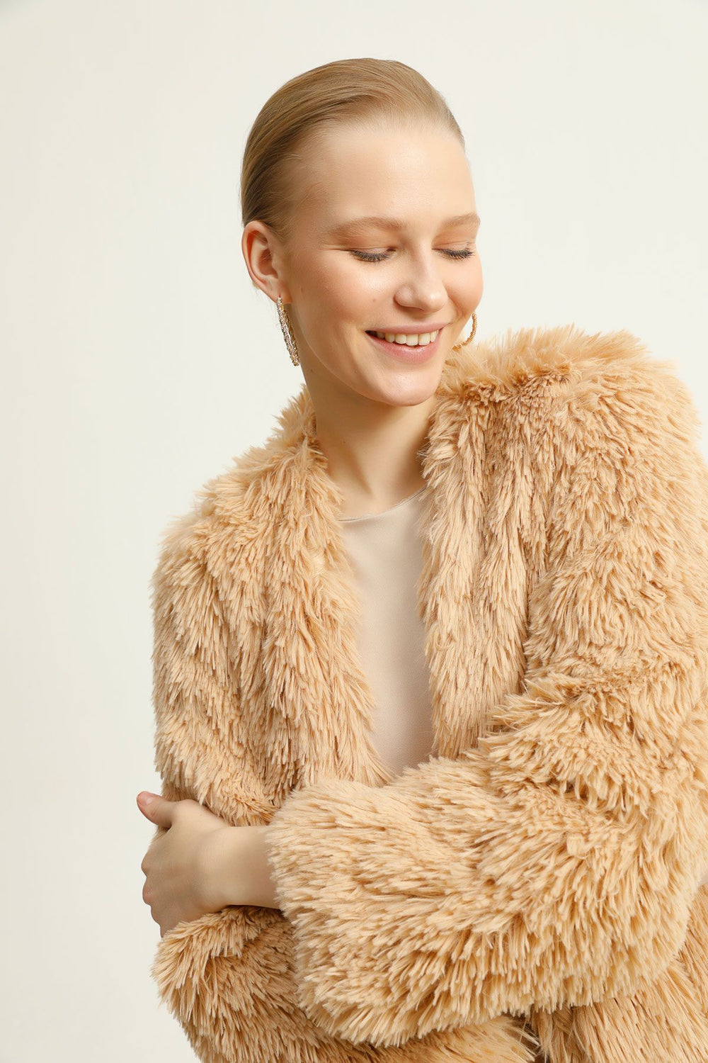 Peluş Kısa Ceket Bej