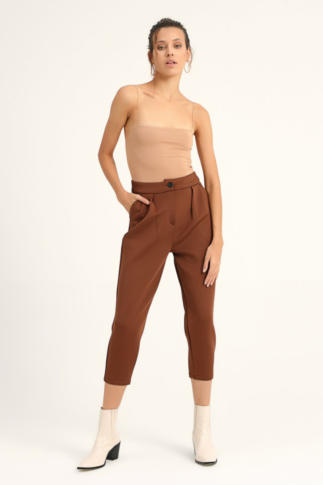 Diving Fabric Pleated Trousers Brown