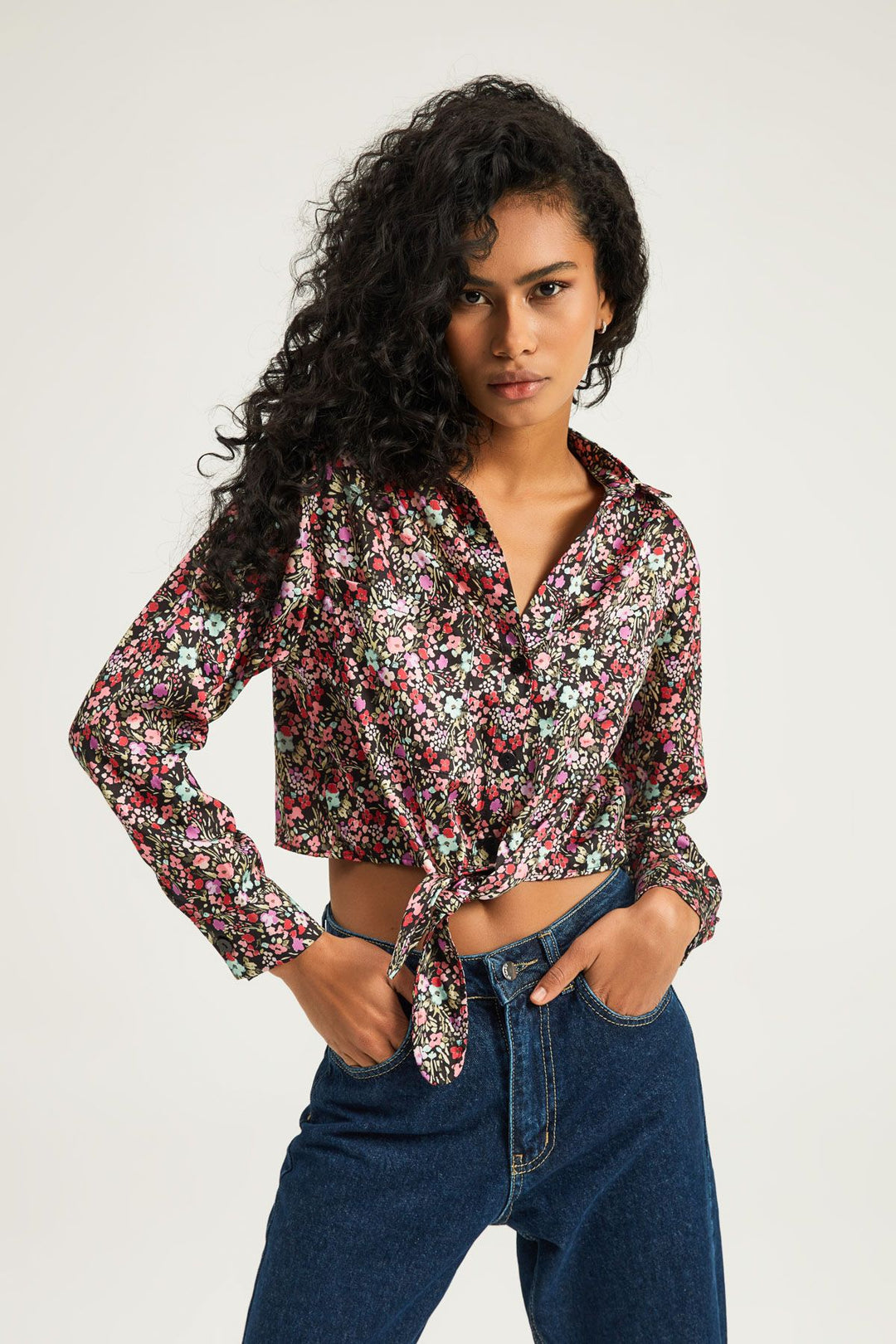 Önden Bağlamalı Çiçekli Gömlek Siyah