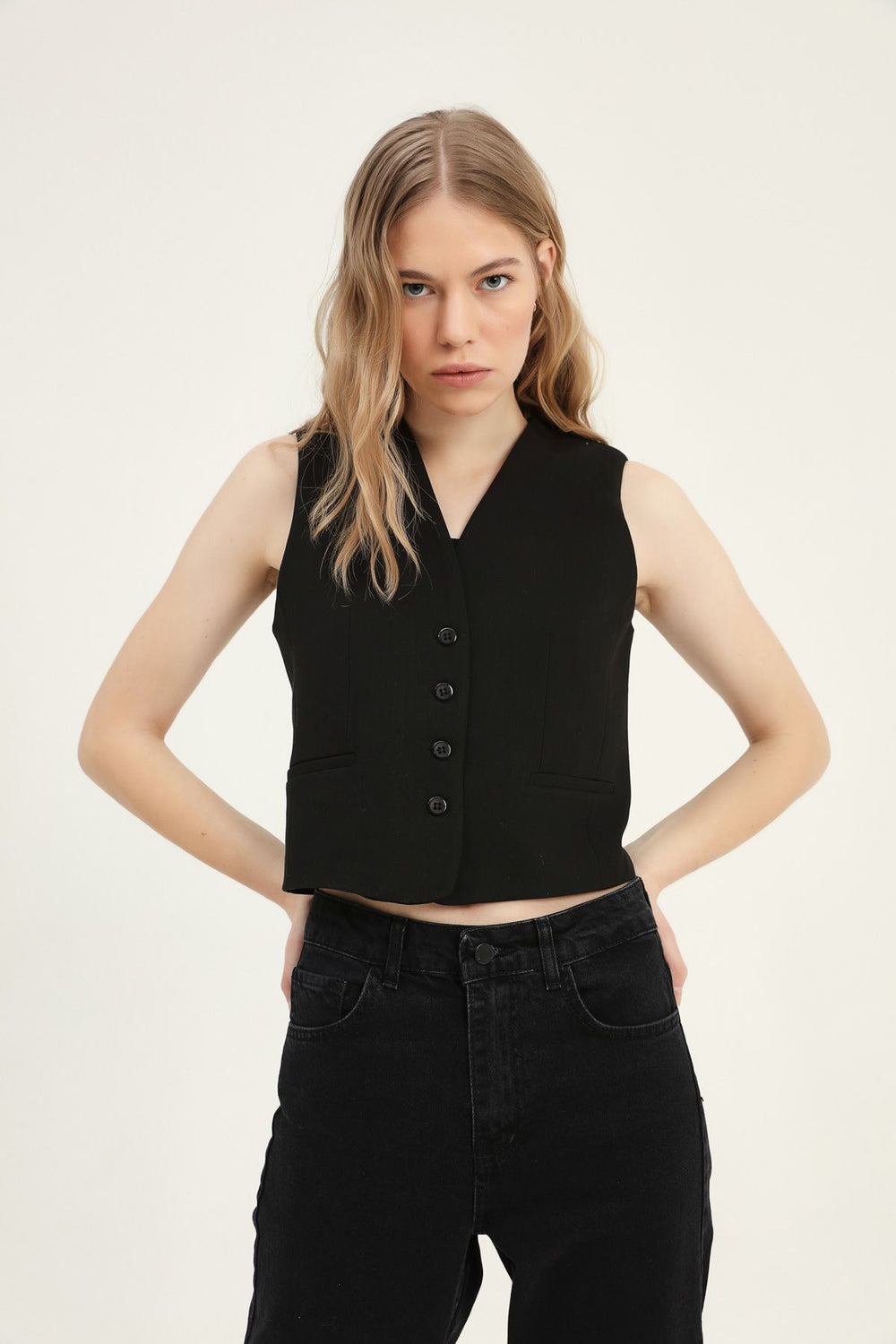 Cep Detaylı Düğmeli Yelek Siyah