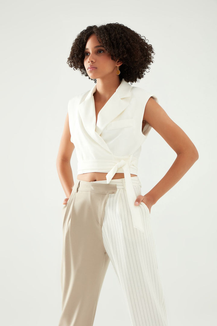 Bağlama Detaylı Crop Yelek Beyaz