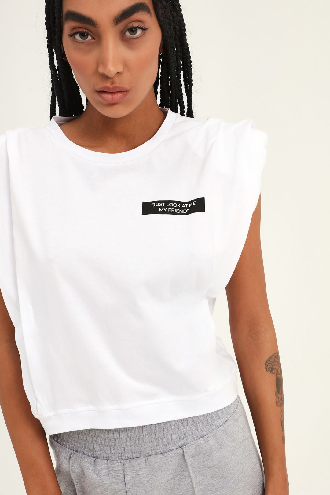 Baskılı Vatkalı Crop Tişört Beyaz